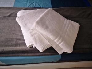 A bed or beds in a room at Il Giardino di Anna - Charming rooms in Cagliari