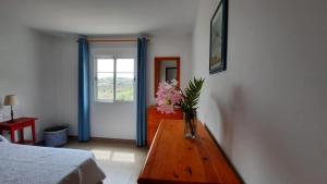 A television and/or entertainment centre at Vivienda vacacional La Graja