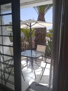 Balkon lub taras w obiekcie Apartment duplex -The Sunny Hut - swimming pool - Free Wifi & AC- Residence Las Marinas