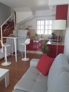 Część wypoczynkowa w obiekcie Apartment duplex -The Sunny Hut - swimming pool - Free Wifi & AC- Residence Las Marinas