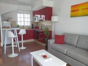Kuchyň nebo kuchyňský kout v ubytování Apartment duplex -The Sunny Hut - swimming pool - Free Wifi & AC- Residence Las Marinas