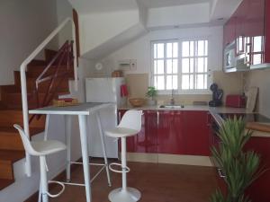 Kuchnia lub aneks kuchenny w obiekcie Apartment duplex -The Sunny Hut - swimming pool - Free Wifi & AC- Residence Las Marinas