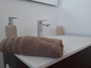 Zdjęcie z galerii obiektu Apartment duplex -The Sunny Hut - swimming pool - Free Wifi & AC- Residence Las Marinas w Puerto del Carmen