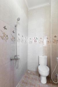 Ванна кімната в OYO Life 3720 Homestay Gayatri Janti