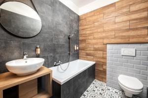 Koupelna v ubytování Wine & Wellness hotel Besední dům