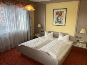 Postel nebo postele na pokoji v ubytování Hotel Sonnenblick