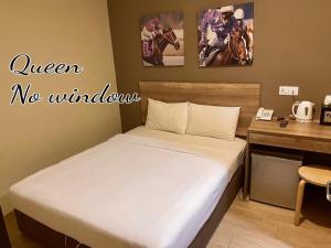 Postel nebo postele na pokoji v ubytování SH Hotel Kota Damansara
