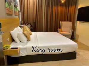 Postel nebo postele na pokoji v ubytování SH Hotel Kota Damansara