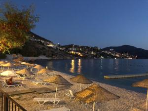 Foto da galeria de Stonehouse Aparts Dublex 3+1 mit Meerblick und Jakuzzi Kalkan No:5 em Kalkan