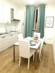 Kuchyňa alebo kuchynka v ubytovaní APARTMENT VITERBO CENTRO CORSO
