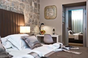 Posteľ alebo postele v izbe v ubytovaní Riva Luxury Rooms