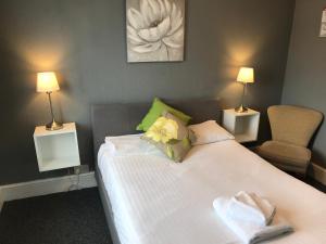 A bed or beds in a room at Bridgemary Manor Hotel & Pub 