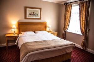 Postel nebo postele na pokoji v ubytování Gullane's Hotel