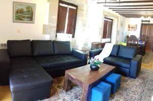 A seating area at Apartamentos El Majuelo