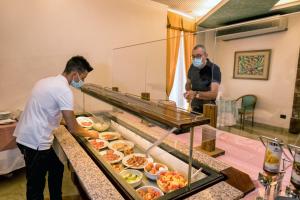 Cibo presso l'hotel o nelle vicinanze