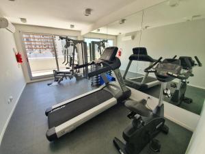 Fitness centrum a/nebo fitness zařízení v ubytování Exclusivo estudio a metros de la Rural y la Embajada