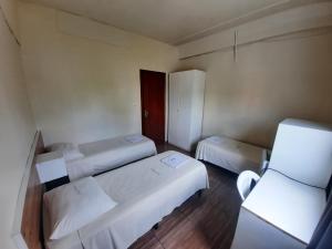 Łóżko lub łóżka w pokoju w obiekcie Hotel Três Passos - Prox ao Aeroporto e Rodoviária