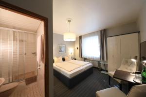 Ein Bett oder Betten in einem Zimmer der Unterkunft Hotel Am Ehrenhof