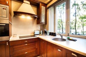 Kuchyňa alebo kuchynka v ubytovaní Plac Zbawiciela Elegant Apartment