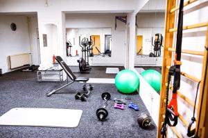 Spordikeskus ja/või sportimisvõimalused majutusasutuses Hotel Gong