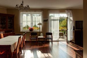 a kitchen and dining room with a table and chairs at Przystanek Kozia Góra in Kozia Góra