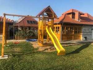 Zona de juegos infantil en Seosko turisticko domacinstvo Radivojevic