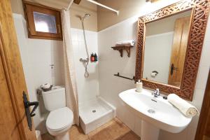 a bathroom with a toilet and a sink and a mirror at Desconnectar Bellver de Cerdanya II in Bellver de Cerdanya  +10 photos
