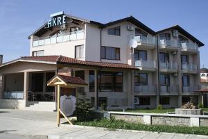 a large building with a sign in front of it at Hotel Akre in Kavarna