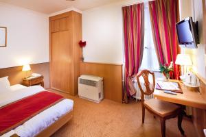 Cama ou camas em um quarto em Hotel AlaGare
