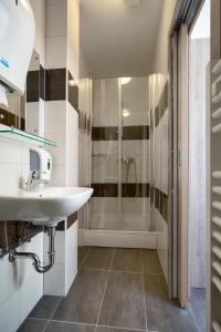 Koupelna v ubytování KAPTOL Rooms + 24 fotografií