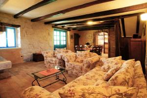 a living room with couches and a table at Villa Simone in Žbandaj