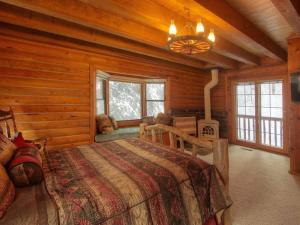 Un lugar para sentarse en Log Cabin On The Stream Sundance, Utah