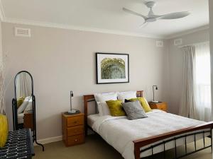 Gallery image of Jewel of the South Beachfront Holiday Rental in Tumby Bay