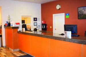 TV a/nebo společenská místnost v ubytování SureStay Hotel by Best Western Wenatchee