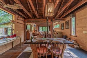 Gallery image of Stone Lagoon Cabin in Orick