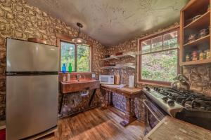 Gallery image of Stone Lagoon Cabin in Orick