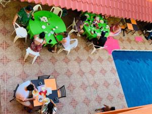 an overhead view of people sitting at a table with green umbrellas at Hotel Sociedad y Maristas in Tecolutla