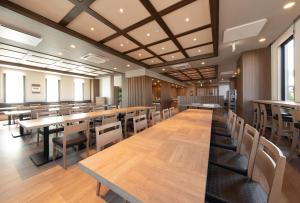 a large dining room with tables and chairs at Hotel Route-Inn Osaka Kishiwada -Higashikishiwada Ekimae Kansai Airport- in Kishiwada