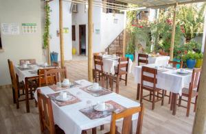 Restaurant ou autre lieu de restauration dans l'établissement Pousada Jerimar