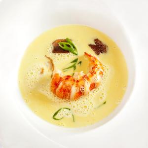 Makanan di atau berdekatan hotel