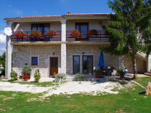 Fotografie z fotogalerie ubytování Holiday Home in Šajini with Pool near Beach v destinaci Šajini