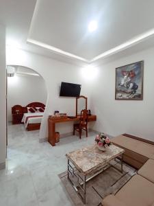 TV a/nebo společenská místnost v ubytování Royal Hotel Bạc Liêu