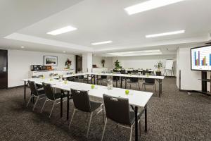 Poslovno područje ili konferencijska dvorana u objektu Corporate Living Accommodation Abbotsford