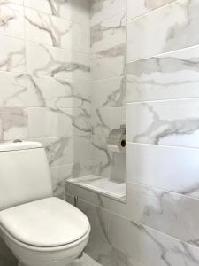 Bilik mandi di Top Centre Zara Apartment
