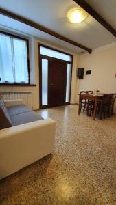 a living room with a couch and a table at Appartamento La Cupola in Santa Maria degli Angeli