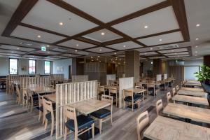 Restaurace v ubytování Hotel Route-Inn Chiba Hamano -Tokyowangando-