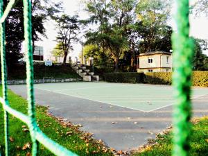 Tenis alebo squash v ubytovaní Hotel Vistula alebo jeho okolí