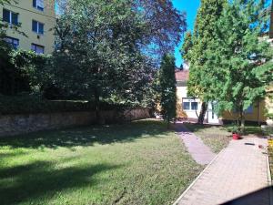 Vonkajšia záhrada v ubytovaní Dolina Apartman