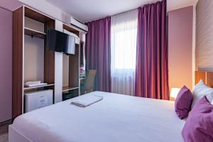 Postel nebo postele na pokoji v ubytování Hotel Bordeaux