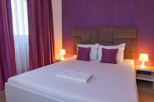 Postel nebo postele na pokoji v ubytování Hotel Bordeaux